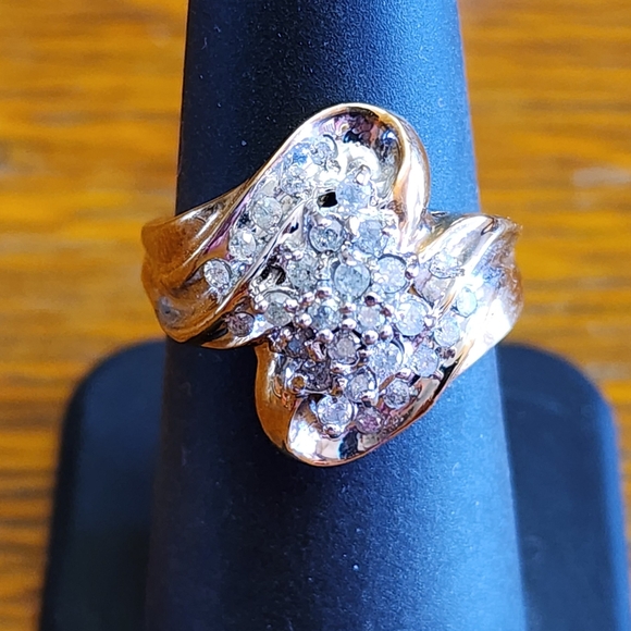 Women's 10kt Gold Ring Genuine Diamond 1/2 CTTW Size 7 - Picture 8 of 13